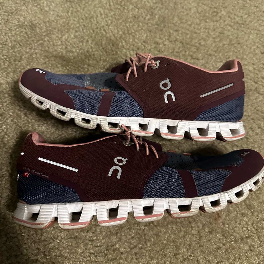 On Running Women's Sneakers in Burgundy and Navy - Picture 2 of 13